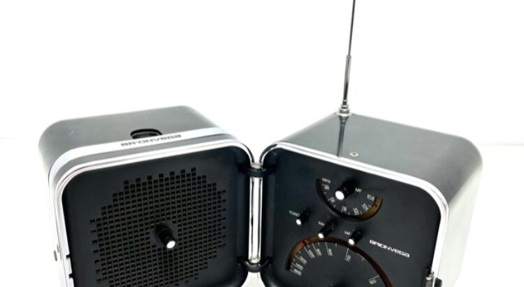Radio Cubo Brionvega TS502, designer Zanuso, Sapper – NON DISPONIBILE