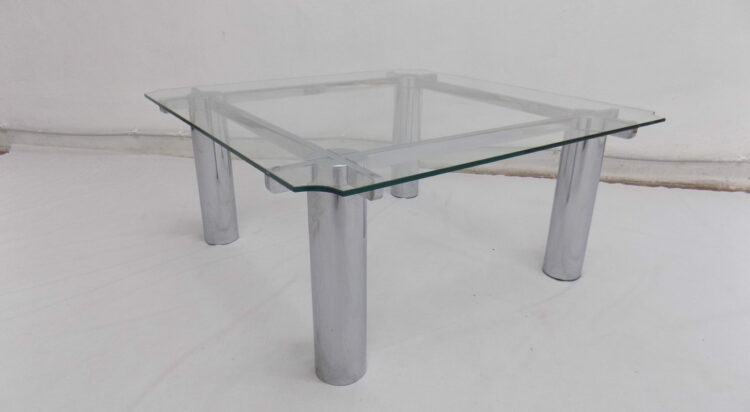 Tavolino anni ’50 in vetro e metallo.