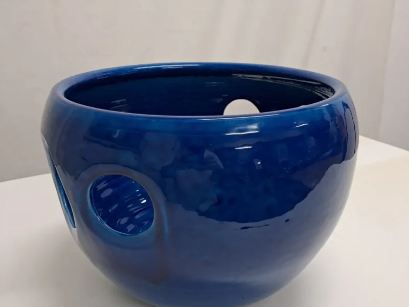 Vaso in ceramica di colore blu. Anni ’80.